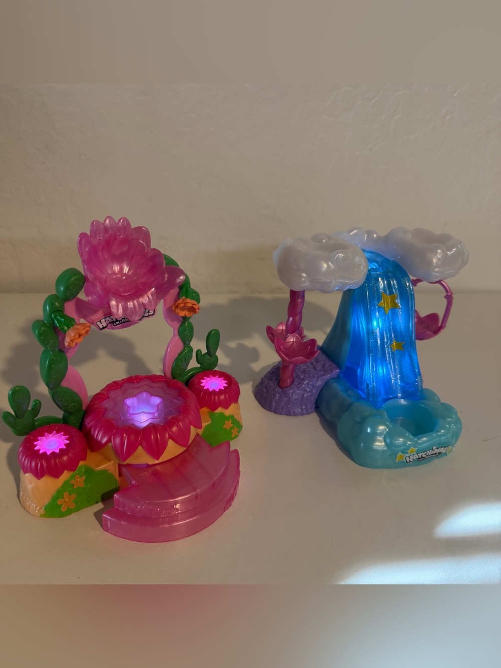 Spin Master Hatchimals CollEGGtibles Light-Up Playset Lot Stage Waterfall Set
